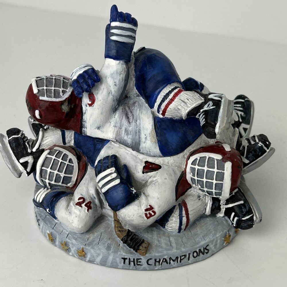 Innovation Giftware North Vancouver Hockey Decoration Paperclip Holder Desk